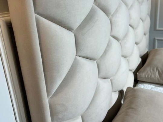 Спальная система Nuvola Domenica по цене от 125 325 ₽ , стиль отельный, классический, королевский, цвет серый, светло-серый 10 | Кровати с мягкой обивкой