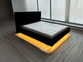 Парящая кровать Бруно с желтой подсветкой